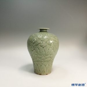 FC024 五代耀州窯淡青瓷刻纏枝牡丹紋梅瓶
