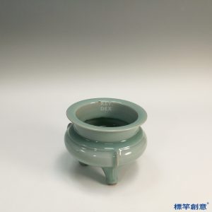GC115 南宋龍泉窯粉青釉出筋鬲式香爐