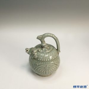 FC026 五代耀州窯淡青瓷刻纏枝蓮紋獸首提梁倒流壺