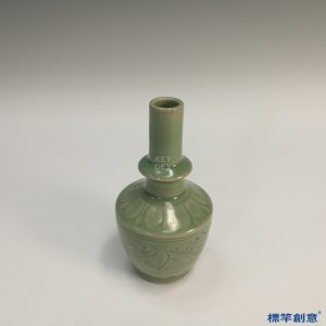 GB063 北宋龍泉窯青瓷刻纏枝蓮紋淨瓶吉字瓶