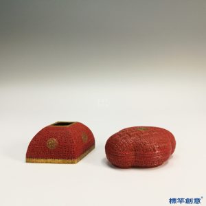 IA017 清代乾隆景德鎮官窯紅釉仿雕漆文房印泥盒與水盂一組