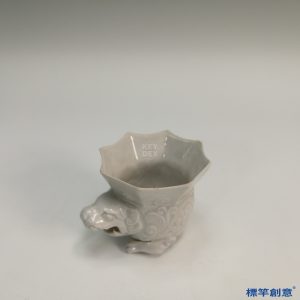 GB065 北宋定窯白釉塑獅形來通款八方杯