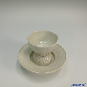 GB071 北宋定窯白釉印纏枝蓮紋盞杯盞托一組