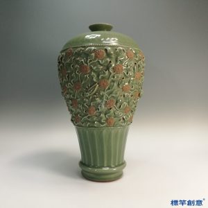 HA075 元代龍泉窯青瓷貼塑露胎花卉紋梅瓶