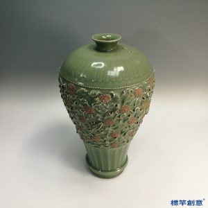 HA075 元代龍泉窯青瓷貼塑露胎花卉紋梅瓶