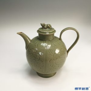 FC030 五代越窯祕色瓷刻纏枝花卉獸鈕執壺