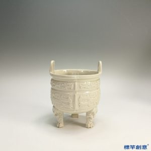 GB076 北宋定窯白釉貼塑饕餮紋鼎式香爐