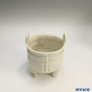 GB076 北宋定窯白釉貼塑饕餮紋鼎式香爐