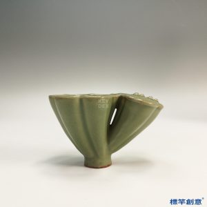 GC136 南宋龍泉窯粉青釉文房蓮蓬形硯滴