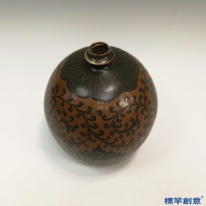 GA060 宋代定窯醬釉黑彩纏枝蓮紋卣形半梅瓶