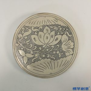 GB090 北宋磁州窯米白釉剔刻珍珠地蓮花紋供盤