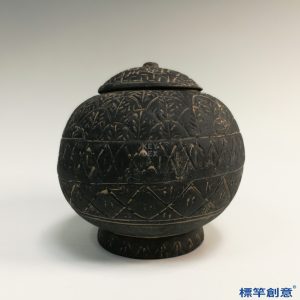 DB035 漢代黑陶刻劃蕉葉紋球形蓋罐