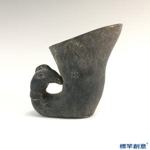 DB036 漢代黑陶刻劃羽紋來通款鳳形杯