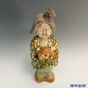 FB071 唐代淺綠釉三彩陶仕女抱犬俑