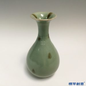 GC163 南宋龍泉窯粉青釉點褐彩無紋玉壺春瓶