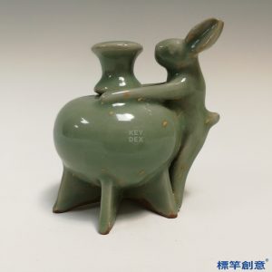 GC164 南宋龍泉窯粉青釉文房玉兔形硯滴