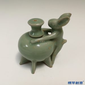 GC164 南宋龍泉窯粉青釉文房玉兔形硯滴