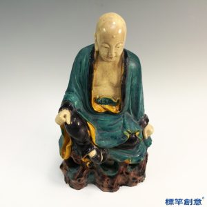 HB042 明代孔雀藍三彩陶瓷佛教羅漢坐像