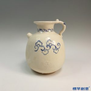 FB094 唐代鞏義窯白釉藍彩纏枝紋執壺