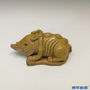FB101 唐代相州窯黃釉貼塑野豬形文房紙鎮