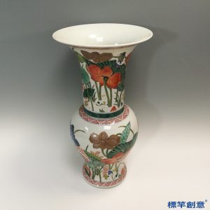 KK029 20世紀末景德鎮窯粉彩描金荷花紋鳳尾尊