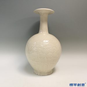 GB115 北宋定窯米白釉刻纏枝花卉紋盤口紙槌瓶