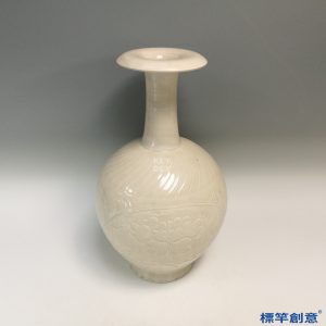 GB115 北宋定窯米白釉刻纏枝花卉紋盤口紙槌瓶