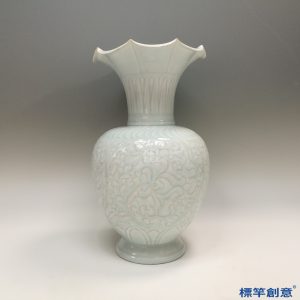 GB117 北宋湖田窯青白瓷刻纏枝花卉紋花口瓶