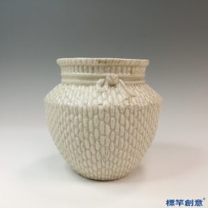 FB116 唐代晚期邢窯白釉模印魚簍紋繩帶罐