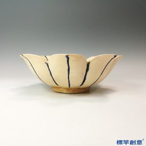 FB129 唐代鞏義窯米白釉藍彩蓮瓣紋花口碗