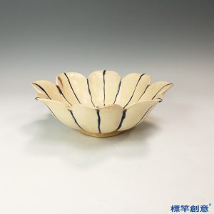 FB129 唐代鞏義窯米白釉藍彩蓮瓣紋花口碗