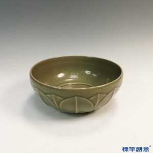 FC041 五代越窯青瓷剔刻蓮瓣紋敞口盌