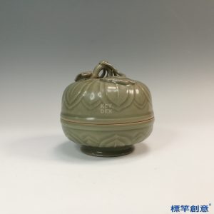 FC044 五代越窯青瓷貼塑蓮瓣藤枝紋蓋盒
