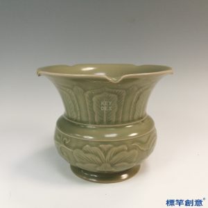 FC046 五代越窯青瓷刻蕉葉紋唾盂渣斗