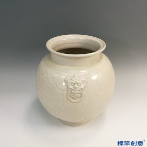 GB122 北宋定窯米白釉貼塑獸首刻花卉紋罐