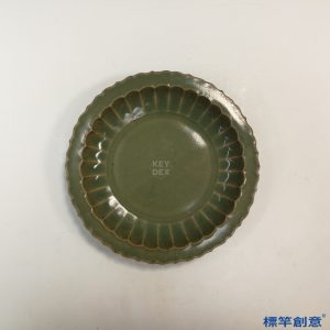 GB126 北宋東溝窯褐青瓷仿金銀器菊瓣紋花口盤
