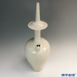 GB129 北宋定窯米白釉刻蓮瓣紋龍首淨瓶