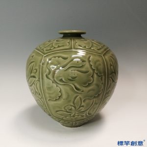 GB135 北宋耀州窯褐青瓷刻牡丹紋嘟嘟瓶半梅瓶