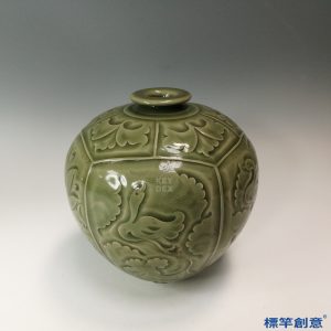 GB135 北宋耀州窯褐青瓷刻牡丹紋嘟嘟瓶半梅瓶