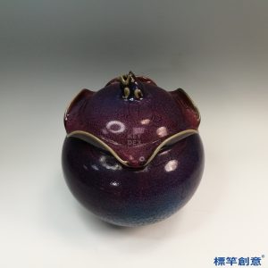GB149 北宋初期鈞窯紫紅釉官字款蓮葉蓋罐