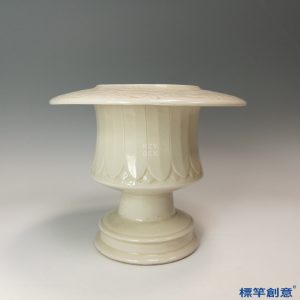 GB159 北宋定窯米白釉刻蓮瓣紋佛教行爐