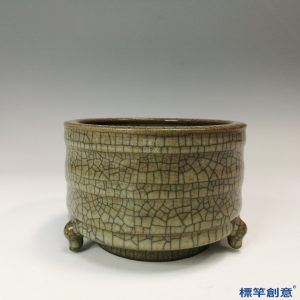 GC189 南宋哥窯系淡青釉冰裂紋奩式香爐