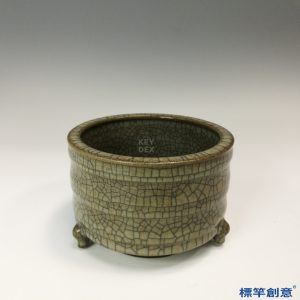 GC189 南宋哥窯系淡青釉冰裂紋奩式香爐
