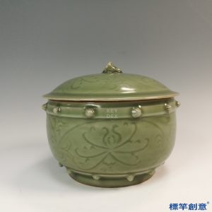 HB048 明代龍泉窯粉青釉刻纏枝花紋蓋罐