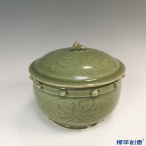 HB048 明代龍泉窯粉青釉刻纏枝花紋蓋罐