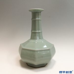 GA076 宋代官窯淡青瓷八稜折角竹節瓶