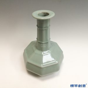 GA076 宋代官窯淡青瓷八稜折角竹節瓶