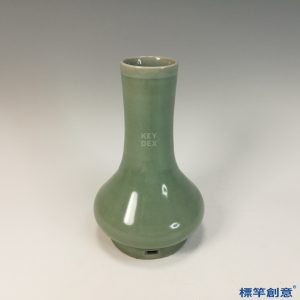 GC204 南宋龍泉窯粉青釉穿帶長頸瓶