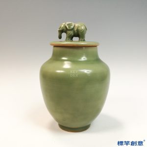 GC206 南宋龍泉窯粉青釉象鈕蓋罐
