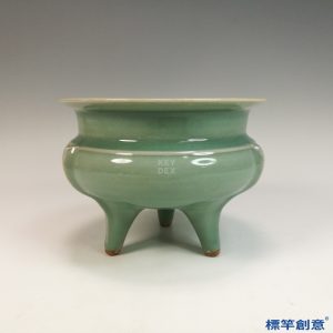 GC207 南宋龍泉窯粉青釉出筋鬲式香爐